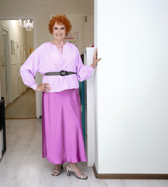 Tunika, suknja i kaiš „Lindex“, sandale „PS Fashion“ 