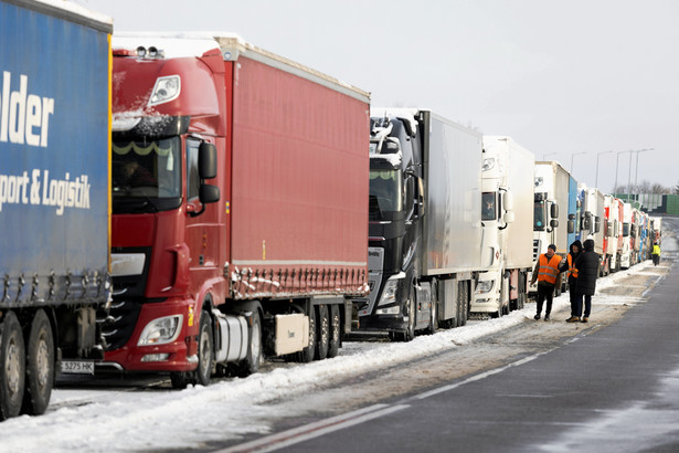 Kolejki ciężarówek do przejścia granicznego z Ukrainą
