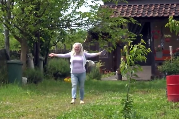 "IMAO JE NAPADE, TREBALO SE IZBORITI SA TIM" Pevačica zbog unuka sa autizmom otišla da živi na selo, pa morala da donese najtežu odluku: "Postao je agresivan"