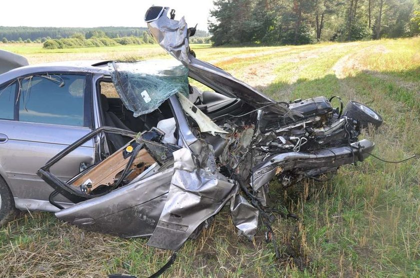 Pijacki rajd BMW. Zobacz, co zostało z auta!