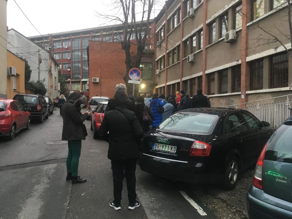 Ovako je jutros bilo ispred kovid ambulanta na Vračaru