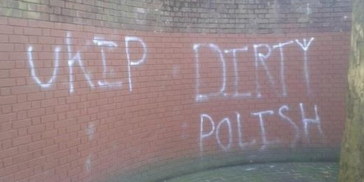 Na ścianie upamiętniającej ofiary I i II Wojny Światowej w Portsmouth pojawił się rasistowski napis: „Dirty Polish” 