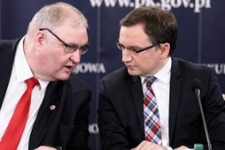 Minister sprawiedliwości Zbigniew Ziobro i ówczesny prokurator krajowy Bogdan Święczkowski