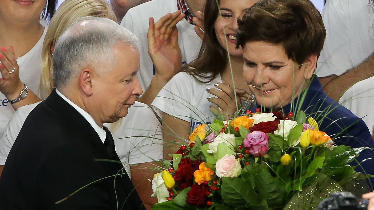 Nie spodziewałem się samodzielnych rządów PiS i tego, że Zjednoczona Lewica nie przekroczy progu – komentuje dla Onetu dr Tomasz Słupik, politolog z Uniwersytetu Śląskiego w Katowicach. – Symbolicznie postkomuniści kończą swój żywot. Dla Leszka Millera to chyba już emerytura polityczna – mówi. I dodaje, że "Platforma może dać na mszę za sukces wyborczy prof. Zembali".