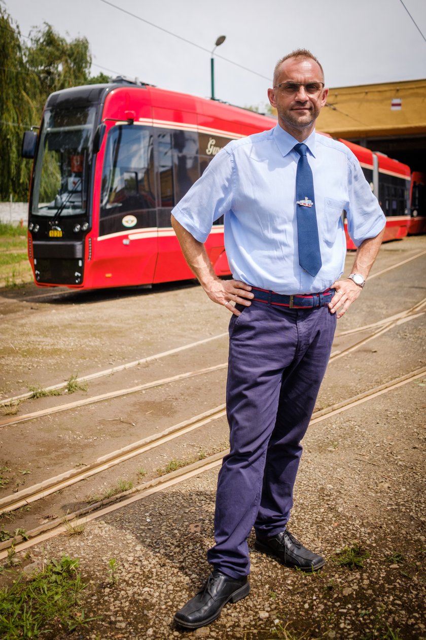 Pracownicy Tramwajów Śląskich nosza się teraz na niebiesko