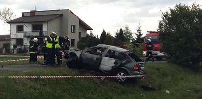 Czołowe zderzenie. Nie żyją trzy osoby, ocalało maleńkie dziecko