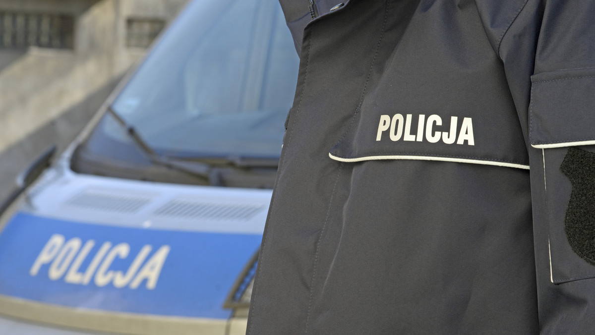 Wczoraj wieczorem policja podjęła interwencję wobec trzech młodych mężczyzn w związku z posiadaniem przez jednego z nich noża - podaje "Głos Szczeciński".