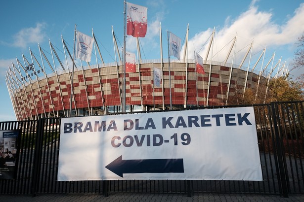 W szpitalu na Stadionie Narodowym przebywa 44 pacjentów