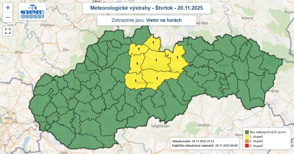 Výstraha prvého stupňa pred silným vetrom na horách je vo štvrtok od 7.00 do 16.00 vydaná pre vyššie položené oblasti v šiestich okresoch Slovenska.