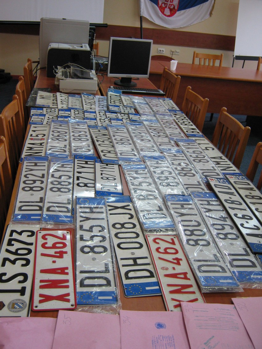 Pored stranih tablica, zaplenjene i blanko dozvole