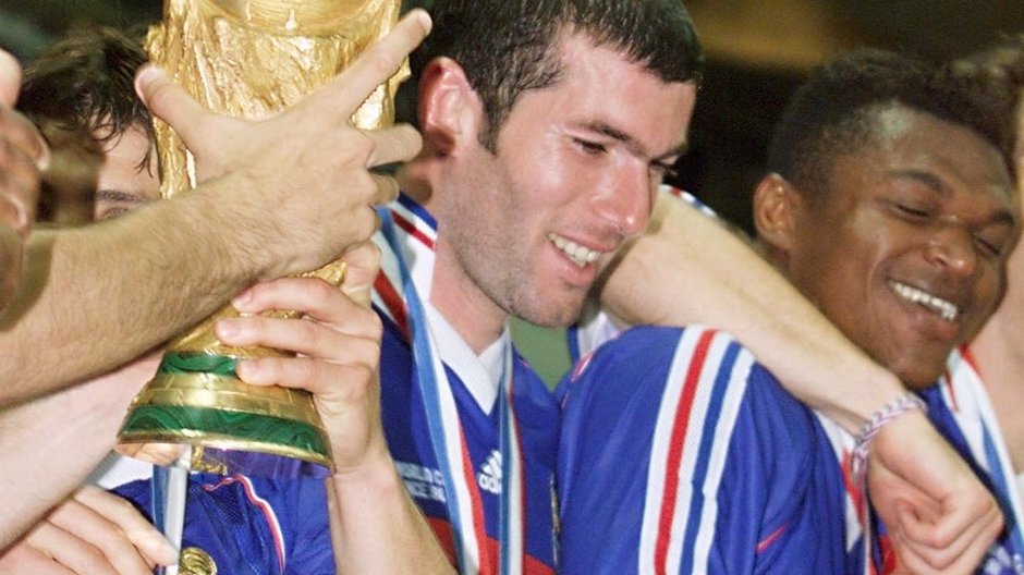 Zinedine Zidane świętuje zwycięstwo drużyny Francji