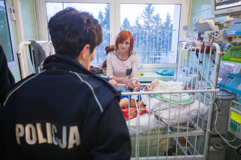 Policjanci w szpitalu u chorego Aleksa