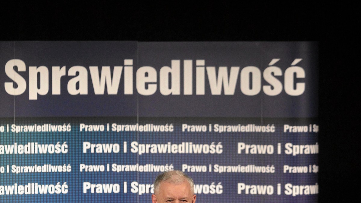 Referendum ws. zmian w systemie emerytalnym, ruch monitorowania wyborów oraz powołanie ministerstwa energetyki - to niektóre z pomysłów Prawa i Sprawiedliwości, o których mówił w Żyrardowie prezes partii Jarosław Kaczyński. W ocenie szefa PiS obecny system emerytalny to "rabowanie ludzi i oszustwo".