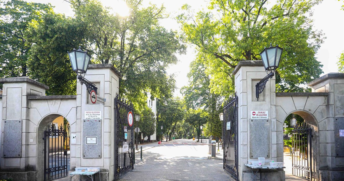 Warszawa uruchamia 28 specjalnych linii na Wszystkich Świętych. Autobusy co 2 minuty
