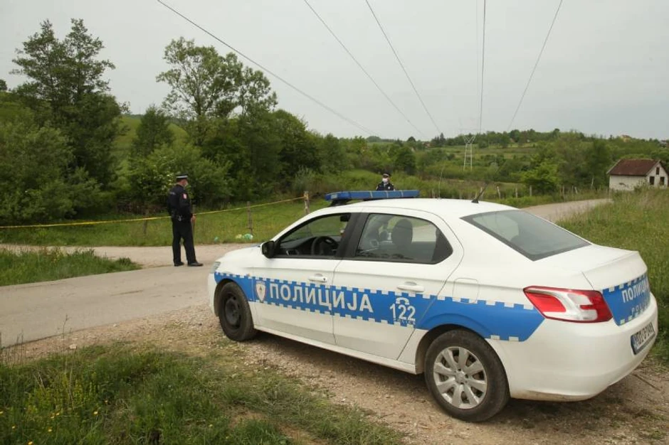 Uviđaj policije u Drakuliću gdje je ubijen Slaviša Ćulum. 