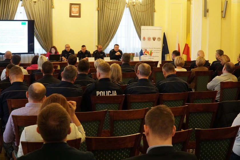 Policja pokazała nową aplikację dla ofiar przemocy domowej