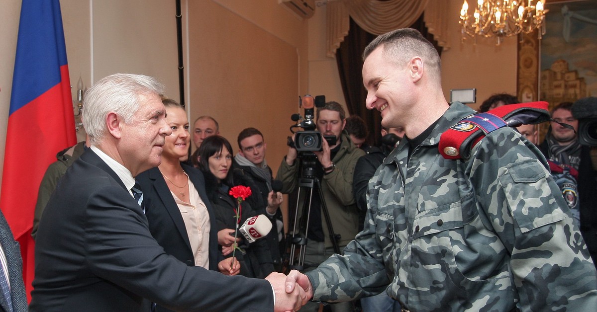 Беркут в крыму 2014. Беркут в крыму 2014. Форма омон беркут. Омон беркут севастополь. Беркут в крыму 2014.