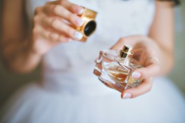 Veliki povratak kultnih parfema 80-ih! Tri mirisa koja su vladala svetom imaju novih PET MINUTA SLAVE i osvajaju nove generacije