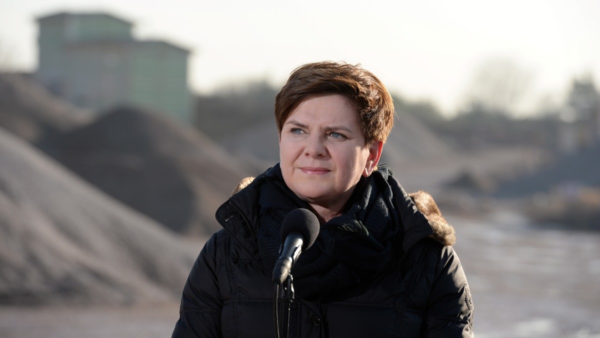 - To będzie kwitnący zakład – powiedziała w Chęcinach o Kieleckich Kopalniach Surowców Mineralnych (KKSM) premier Beata Szydło. Przeżywające poważne problemy i postawione w stan likwidacji przedsiębiorstwo kupiła Agencja Rozwoju Przemysłu (ARP).