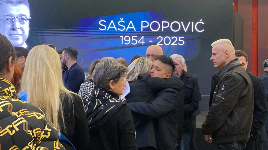 Suzana Jovanović jeca na sav glas, svi je grle