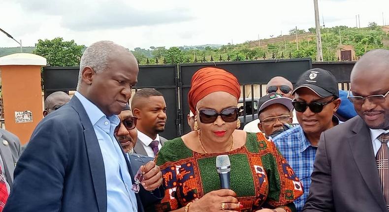 The Minister of Works and Housing, Mr Babatunde Fashola 9left) during the inauguration of 254 housing units in Enugu State. [NAN]