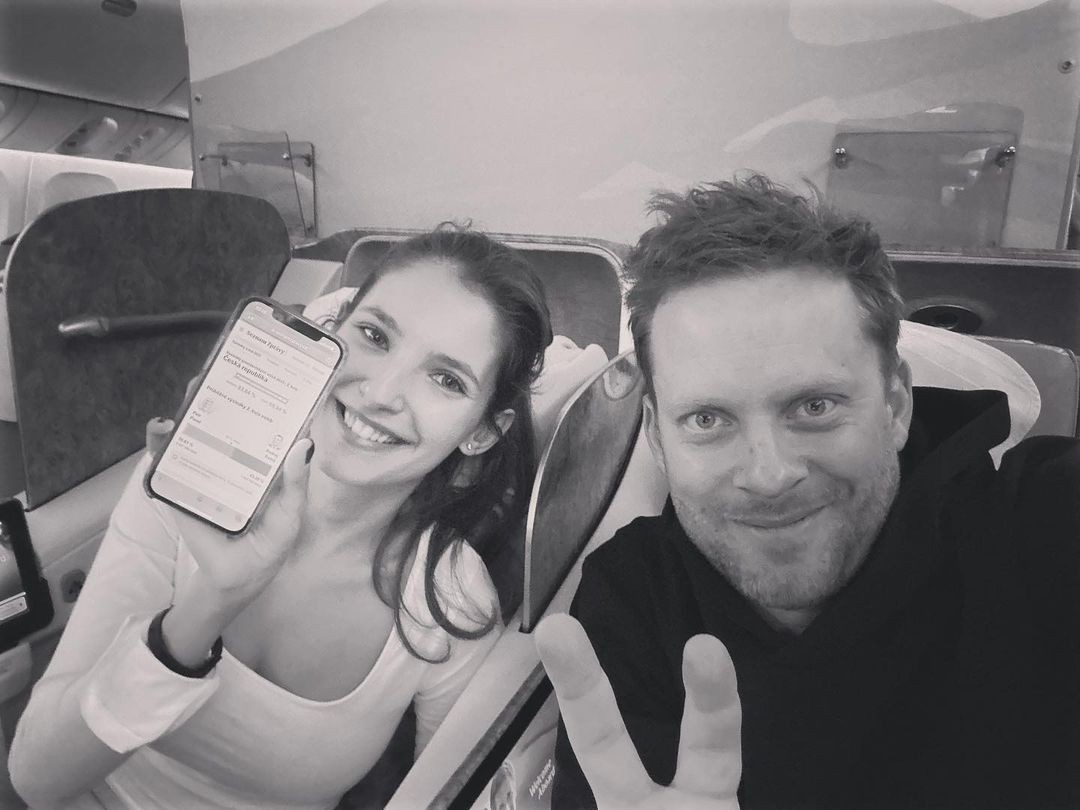 Jakub Prachař a jeho snúbenica Sara Sandeva.