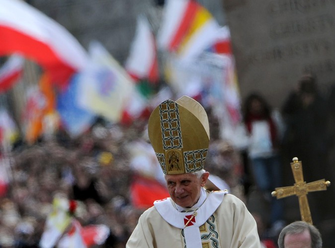 Papież Benedykt XVI na Placu św. Piotra