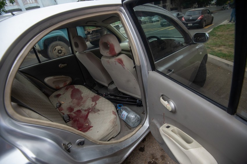 Krv na sedištu auta