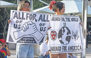 Ameryka Trumpa skontroluje społecznościówki przybyszów