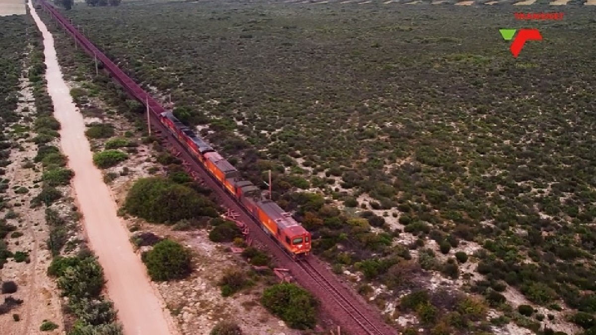 Un tren cu 696 de vagoane, lung de 7,6 kilometri, a stabilit un nou record mondial și a parcurs o distanță de  861 de kilometri