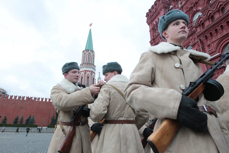 Historyczna parada na Placu Czerwonym
