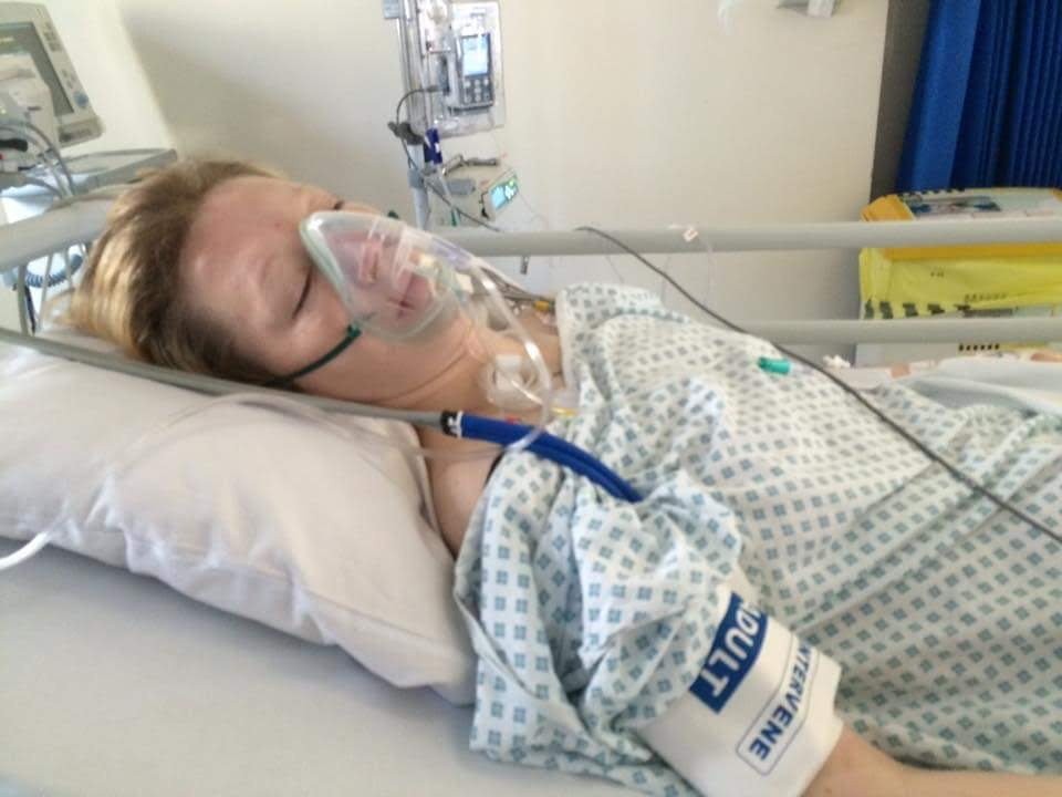 Emma musela absolvovať desiatky operácií.