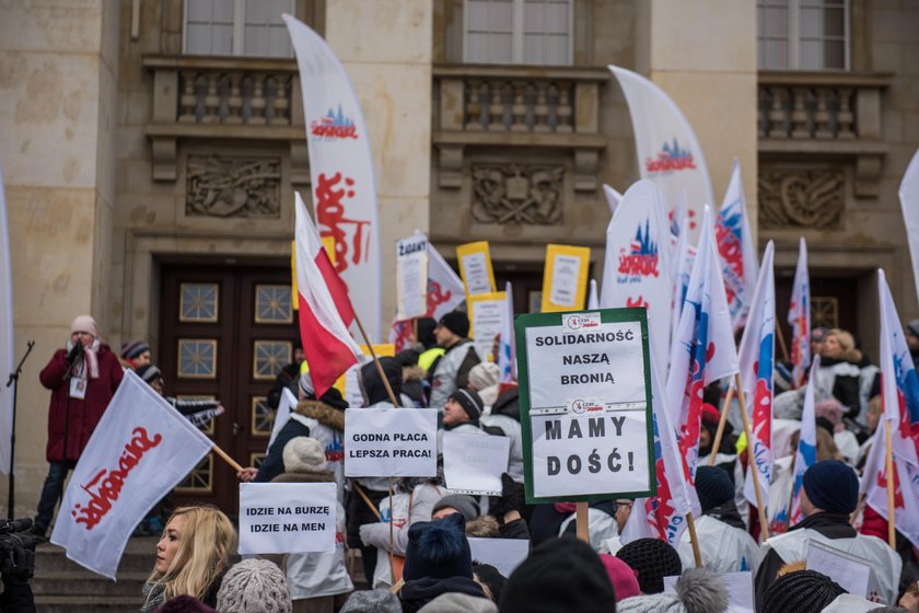 Nauczyciele protestowali pod Urzędem Wojewódzkim we Wrocławiu 