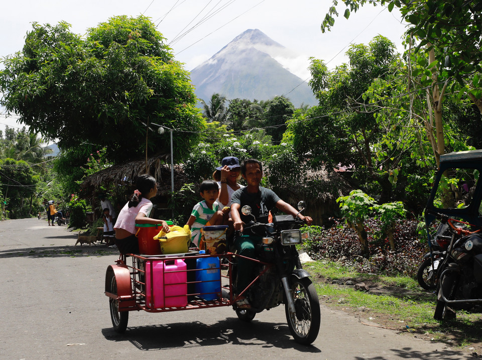 Erupcja wulkanu Mayon, ewakuowano ponad 12 tysięcy osób