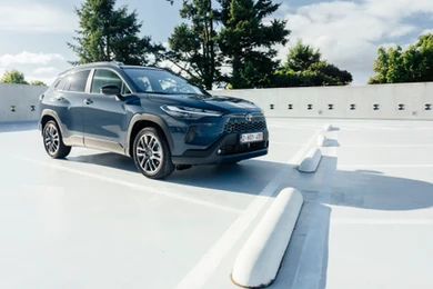 Nowa Toyota znika w ciemno. Ma silnik 2.0 i spala 4,9 l na 100 km. Cena hitem