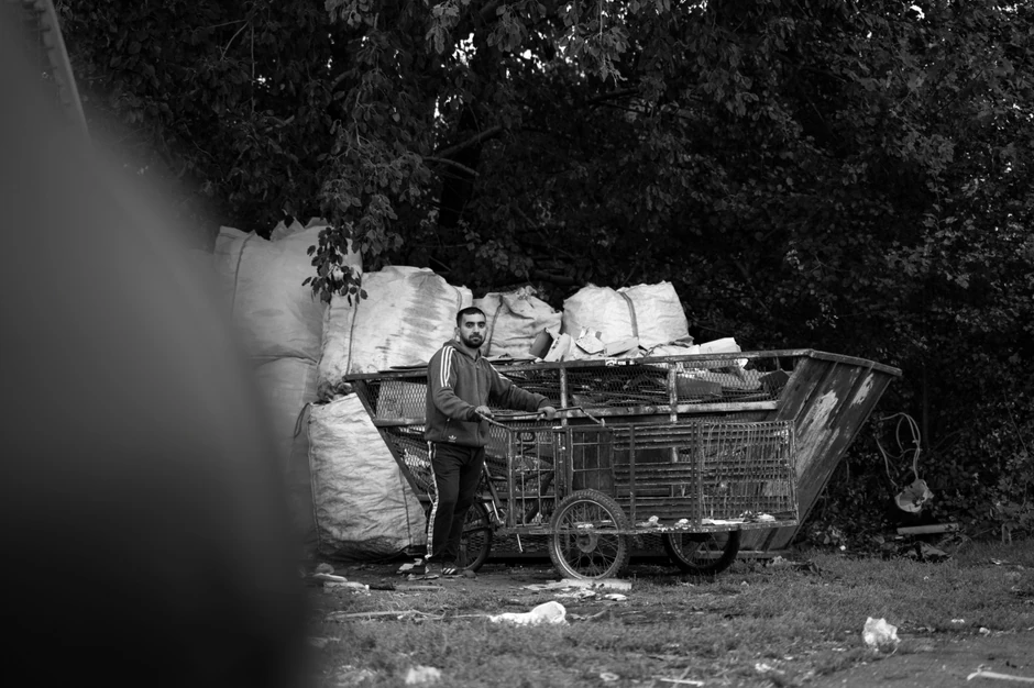 Pre korone, kontejner papira koji teži oko 400 kila, košta je oko 2000 dinara. Danas za njega dobijaju samo 1200 dinara