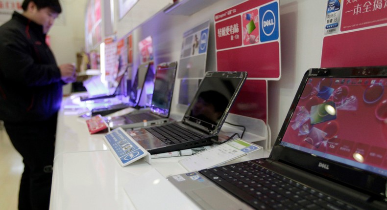 FILE PHOTO: A customer looks at laptops at a Dell outlet in Beijing December 13, 2010. REUTERS/Christina Hu