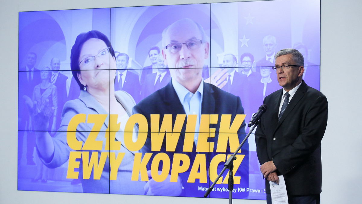 PiS w pierwszym ze spotów z serii "Wszyscy ludzie Ewy Kopacz" przypomina, że autor programu gospodarczego PO Janusz Lewandowski był ministrem przekształceń własnościowych w latach 90. Jego kariera to historia wyprzedawania polskich przedsiębiorstw -głosi spot PiS.