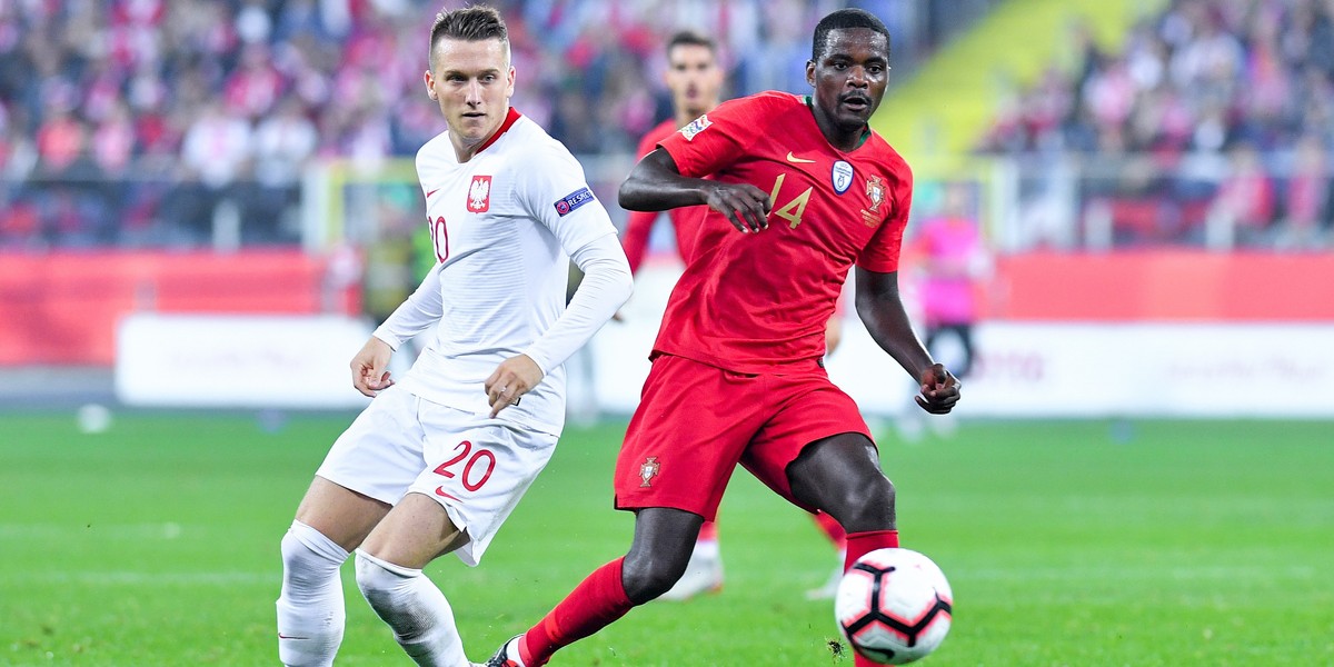 William Carvalho podczas meczu z Polską. Wtedy nie miał tak wielkich kłopotów, jak teraz...