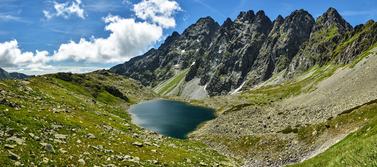 Malé Hincovo pleso vo Vysokých Tatrách. 