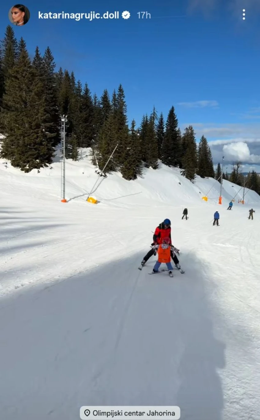 Katarina Grujić sa ćerkom na skijanju