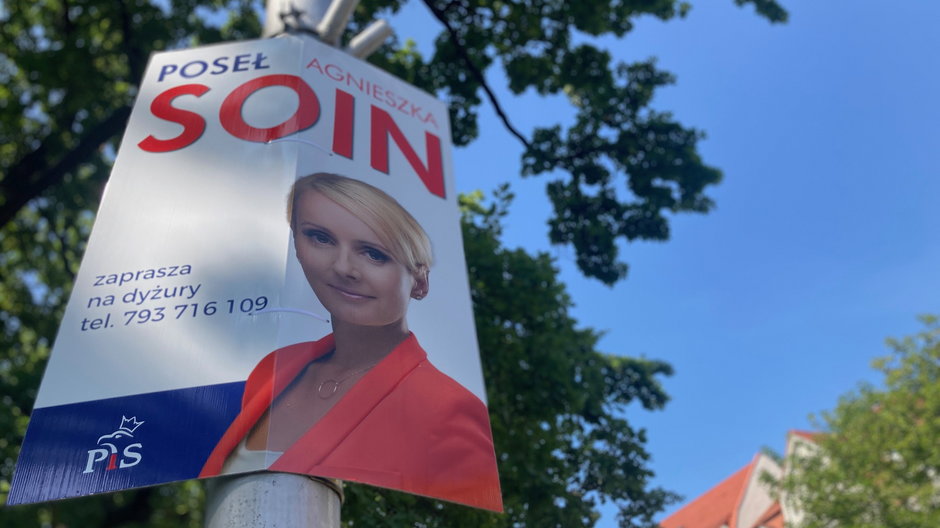 Plakat posłanki PiS Agnieszki Soin na jednej z wrocławskich ulic