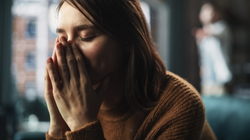 5 sygnałów, że ktoś cię nie lubi. Mowa ciała zdradza wszystko