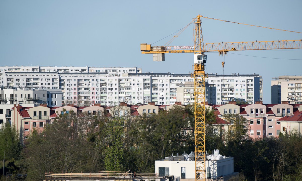 Młodzi szukają mieszkań do kupienia. "Dobre oferty znikają w sekundę"