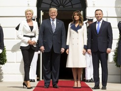 Dokonała prawie niemożliwego! Na powitaniu w USA Agata Duda wyglądała lepiej niż Melania. FOTO
