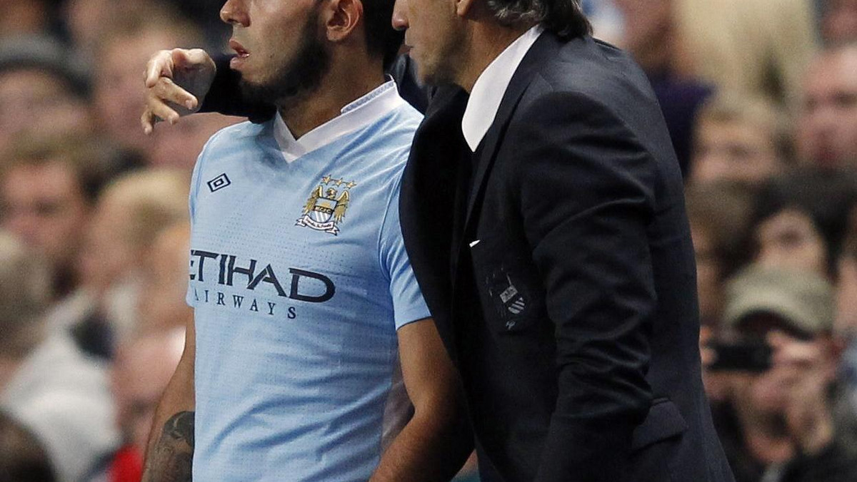 Napastnik Manchesteru City, Carlos Tevez stwierdził, że jest więźniem klubu - nie może w nim grać, ale też nie dostał zgody na odejście. Tymczasem Roberto Mancini wyznał, że jeśli tylko zawodnik wyrazi chęć pogodzenia się z nim i drużyną, ma szansę na grę w podstawowym składzie.