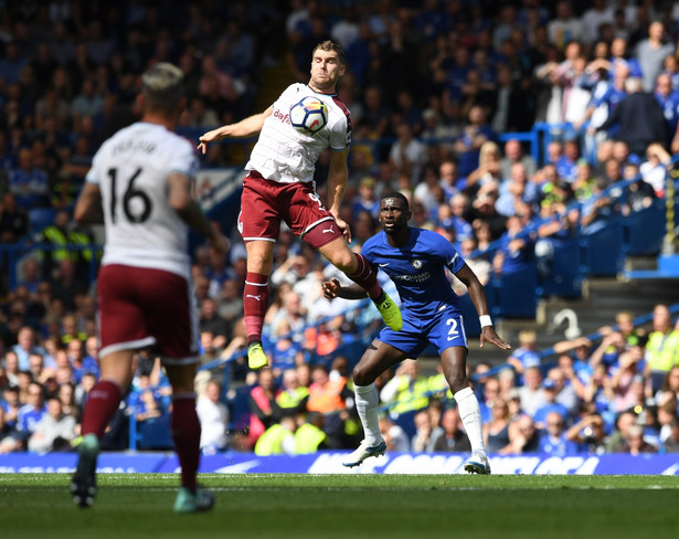 Liga angielska: Fatalny start Chelsea. Dwie czerwone kartki, trzy stracone gole i porażka z Burnley