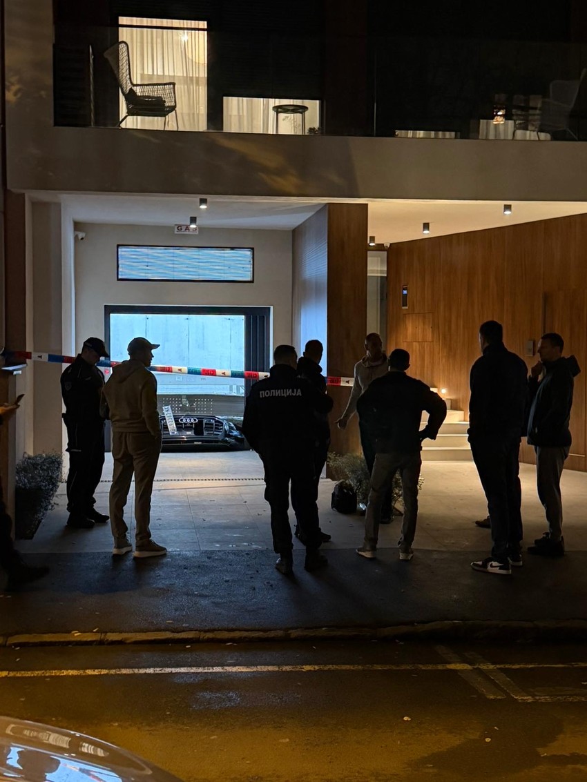 Automobil propao kroz garažni lift na Vračaru