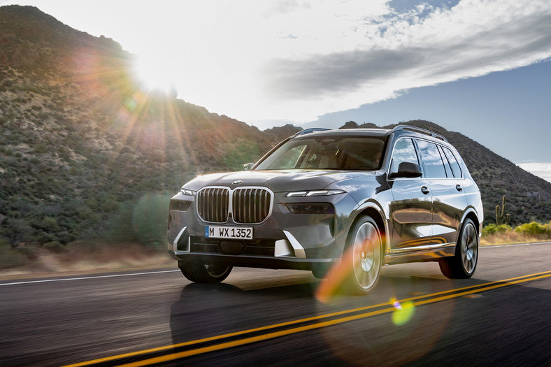 BMW X7 2022. Lifting