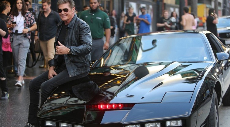 David Hasselhoff és legendás autója, KITT